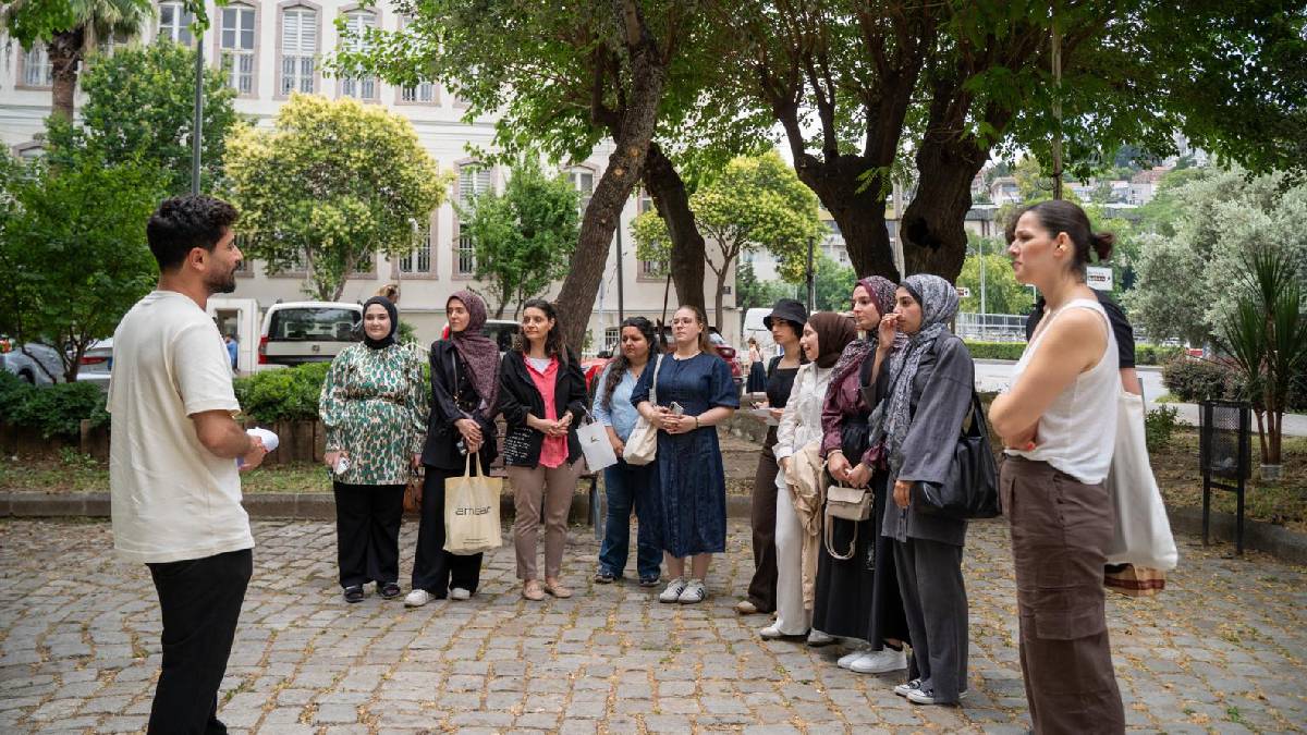 Tarık Dursun K.’nin izinde İzmir turu