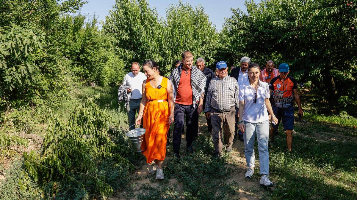 Selçuk’ta Şen Şeftali Şenliği üreticiye umut oldu