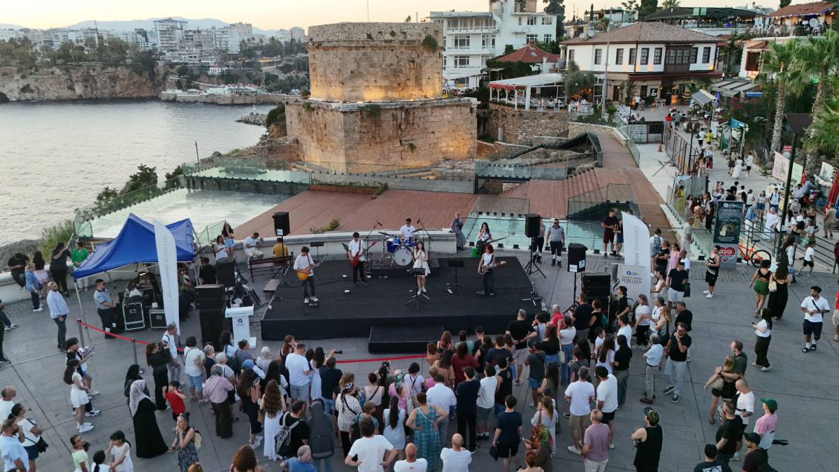 Hıdırlık Kulesi’nin muhteşem atmosferinde konser keyfi