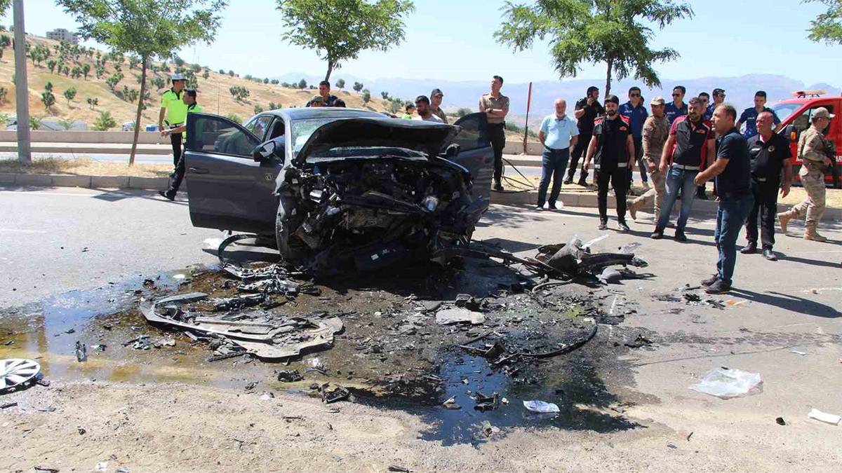Şırnak’ta iki otomobil kafa kafaya çarpıştı: 1 ölü, 3 yaralı