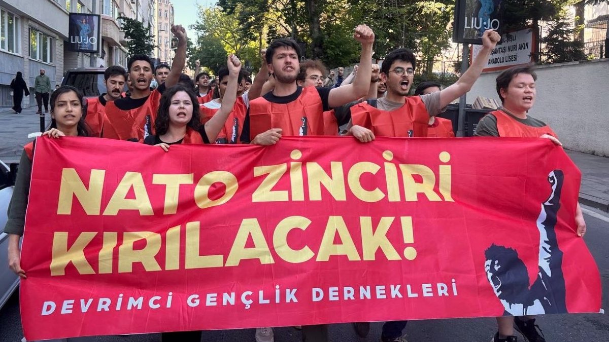 İstanbul'da NATO Parlamenter Zirvesi protestosunda 40 kişi gözaltına alındı