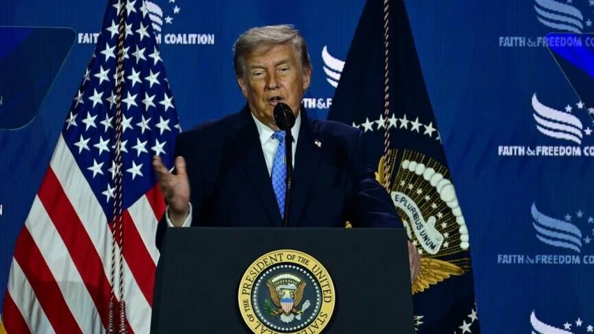 Trump: Petrol fiyatları sert düşüşte, daha da düşecek