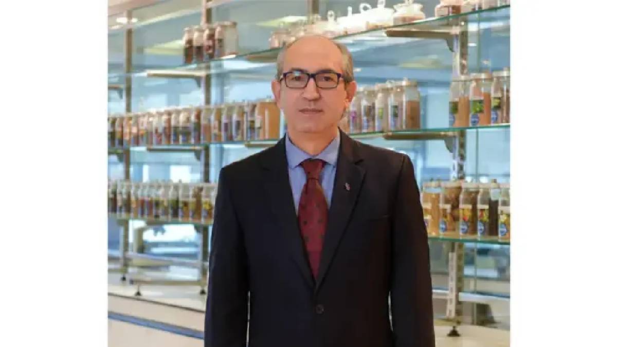 Prof. Dr. Türkoğlu: Biocomplex B11, saç köklerini beslemeyi ve büyümeyi destekliyor