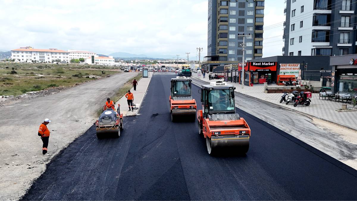 Mersin Büyükşehir Toroslar ve Mezitli’de yolları daha konforlu hale getiriyor