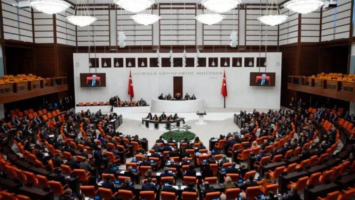 MHP'den doğum iznine yönelik yeni öneri: 6 aylık izinden sonra 6 ay esnek çalışma yöntemi