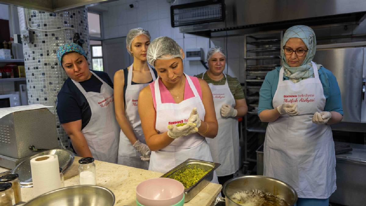 Bornova’da Mutfak Atölyeleri renkli tariflerle sürüyor