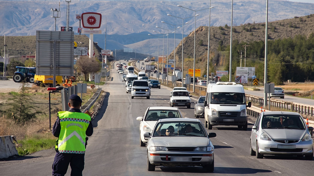 Trafikte kaza yapma riskini e naza indirecek 35 maddelik kapsamlı güvenlik rehberi