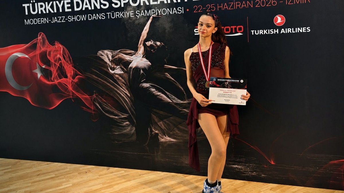 Türkiye'nin yeni dans yıldızı İzmir'den çıktı: 15 yaşındaki Seden Öncü dünya sahnesine çıkıyor