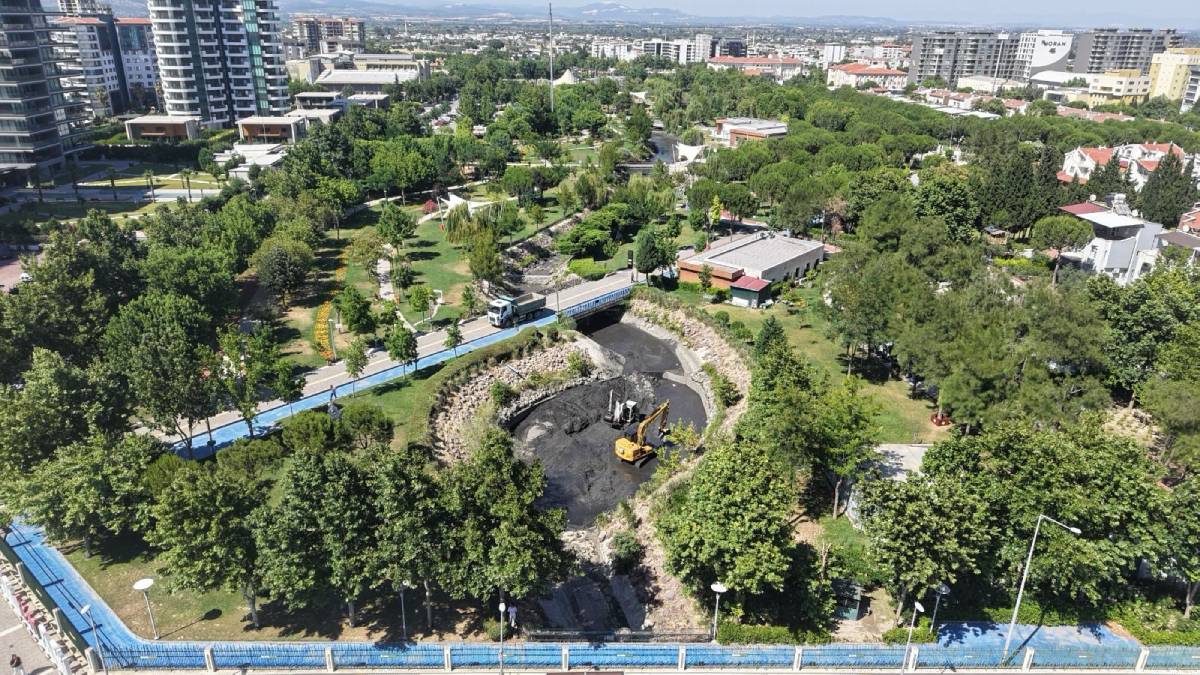 Safran deresi temizleniyor, Atatürk Kent Parkı nefes alıyor