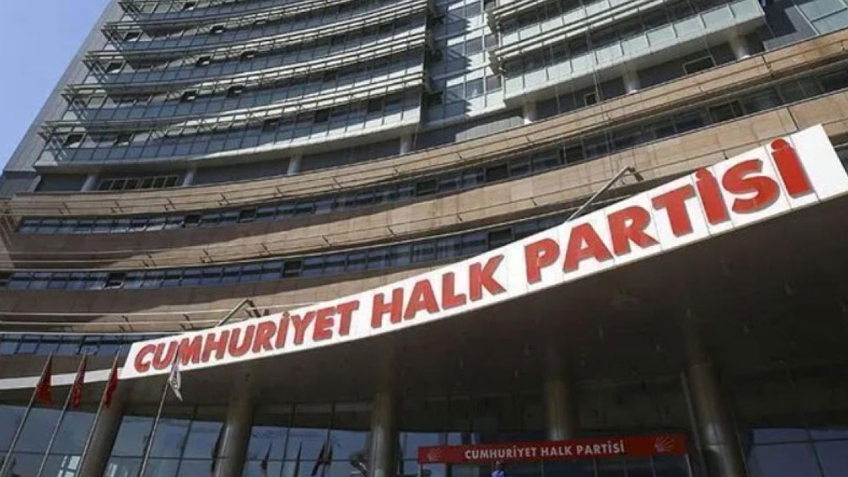 Görevden alınan CHP'li başkanlar irtibat bürosu açıyor