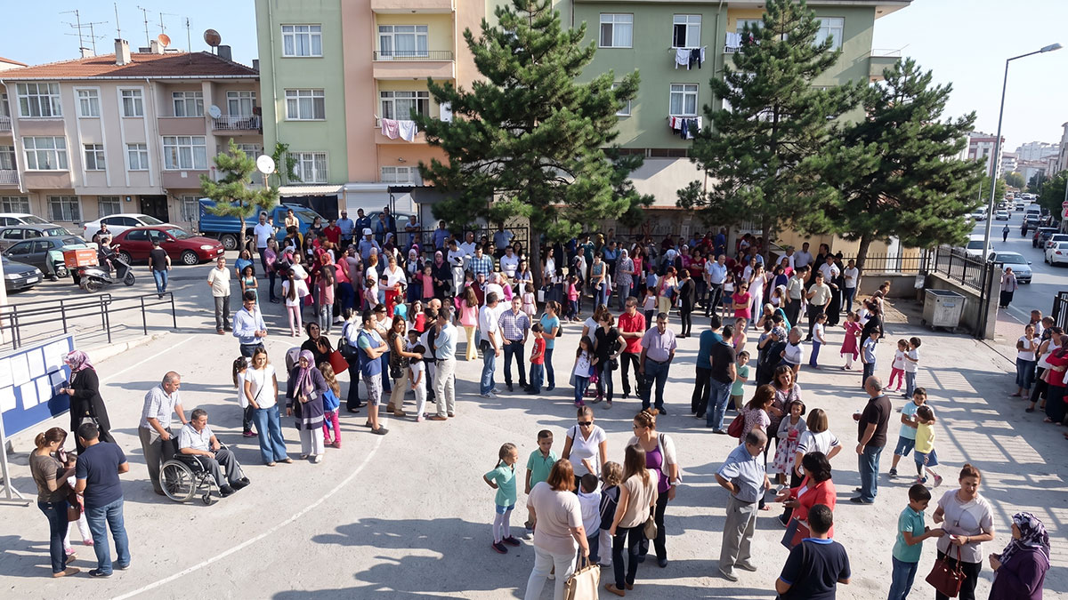 Milyonlarca anne babayı şoke eden zorunluluk: Veliler de sıraya girecek
