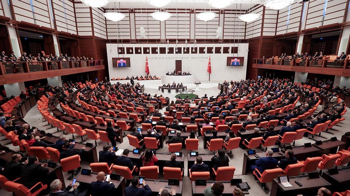 Muhalefetten Meclis'te 'sonunda bu da oldu' tepkisi: "AK Parti mahkeme kararına uymamak için kanun çıkardı"