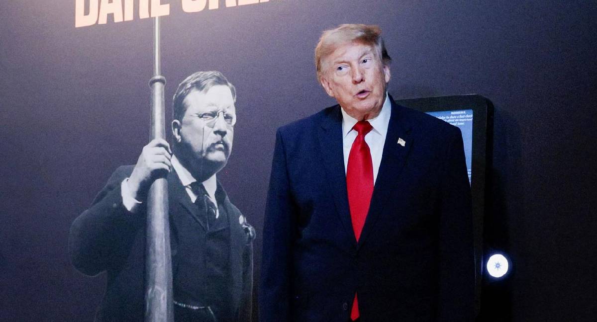 Trump'tan Roosevelt’in hologramı ile Panama Kanalı çıkışı: "En büyük başarınız olarak görüyor musunuz?"