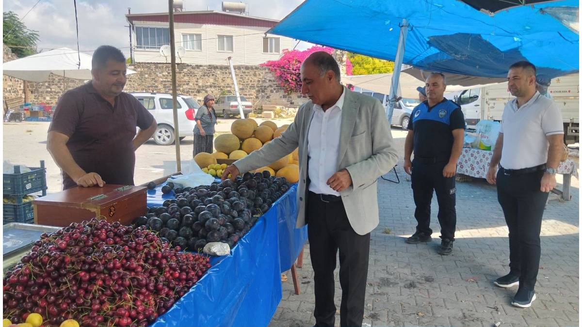 Başkan Altıok, pazar esnafı ve vatandaşlarla buluştu
