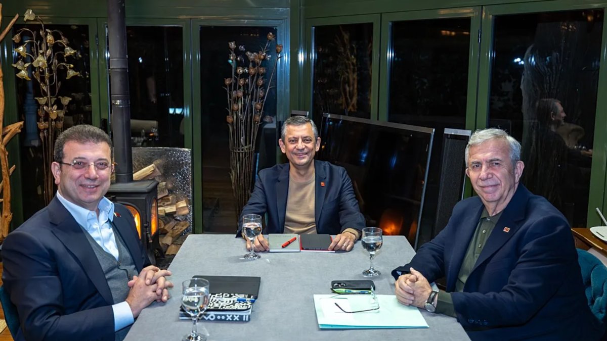Özel’den "ayrılık" iddialarına yanıt: İmamoğlu'nu bırakmam, Yavaş olmadan da yol yürümem