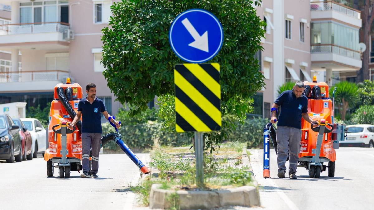 Belediyeden temizliğe güçlü takviye: Narlıdere’nin sokaklarında artık filler geziyor