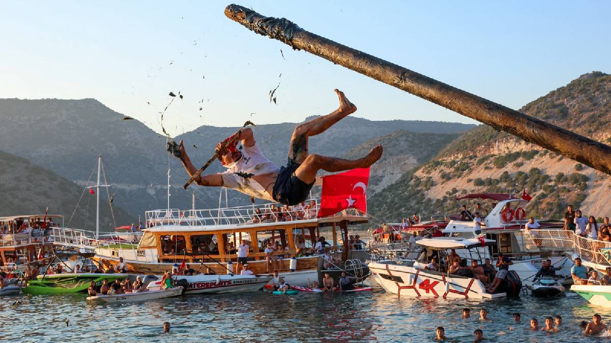 Denizcilik ve Kabotaj Bayramı'nın 100. yılı Antalya'da coşkuyla kutlandı