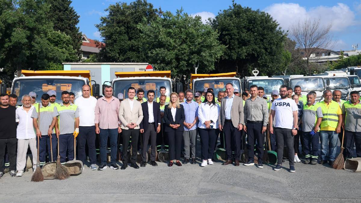 Şenlikköy’ü baştan sona temizlediler