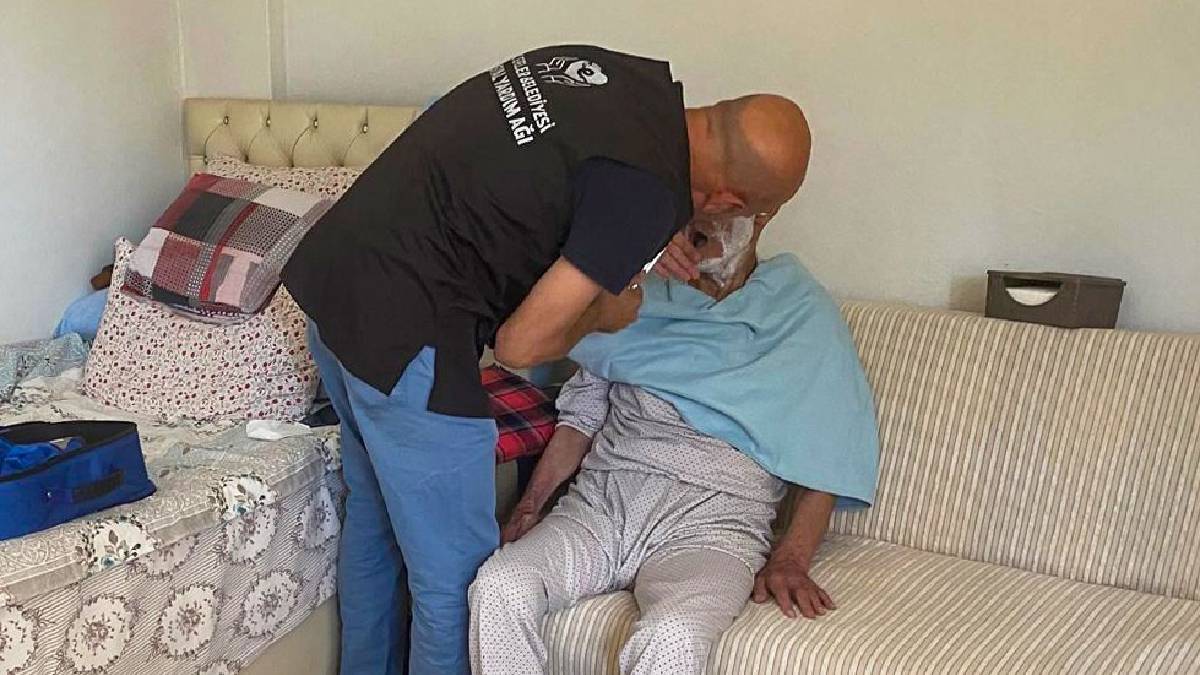 Efelerde dayanışma projesi büyümeye devam ediyor: Evde Bakım Hizmetlerine talep artıyor