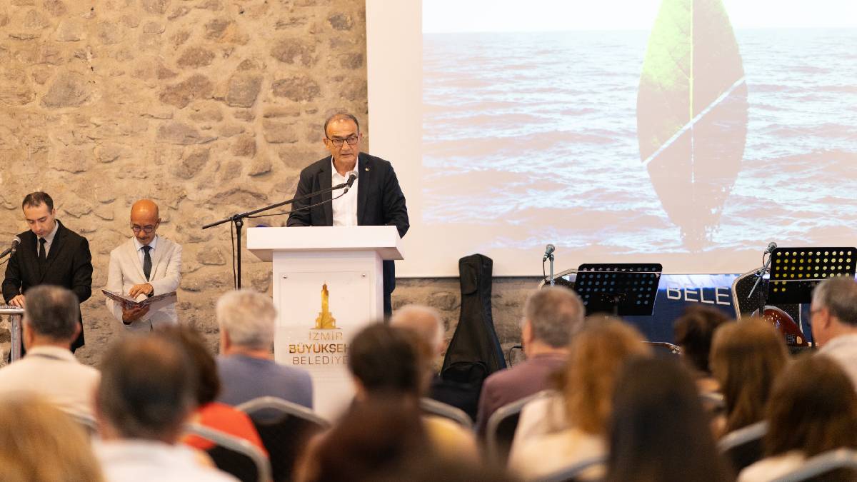 İzmir’deki uluslararası eleştirel eğitim zirvesi başladı