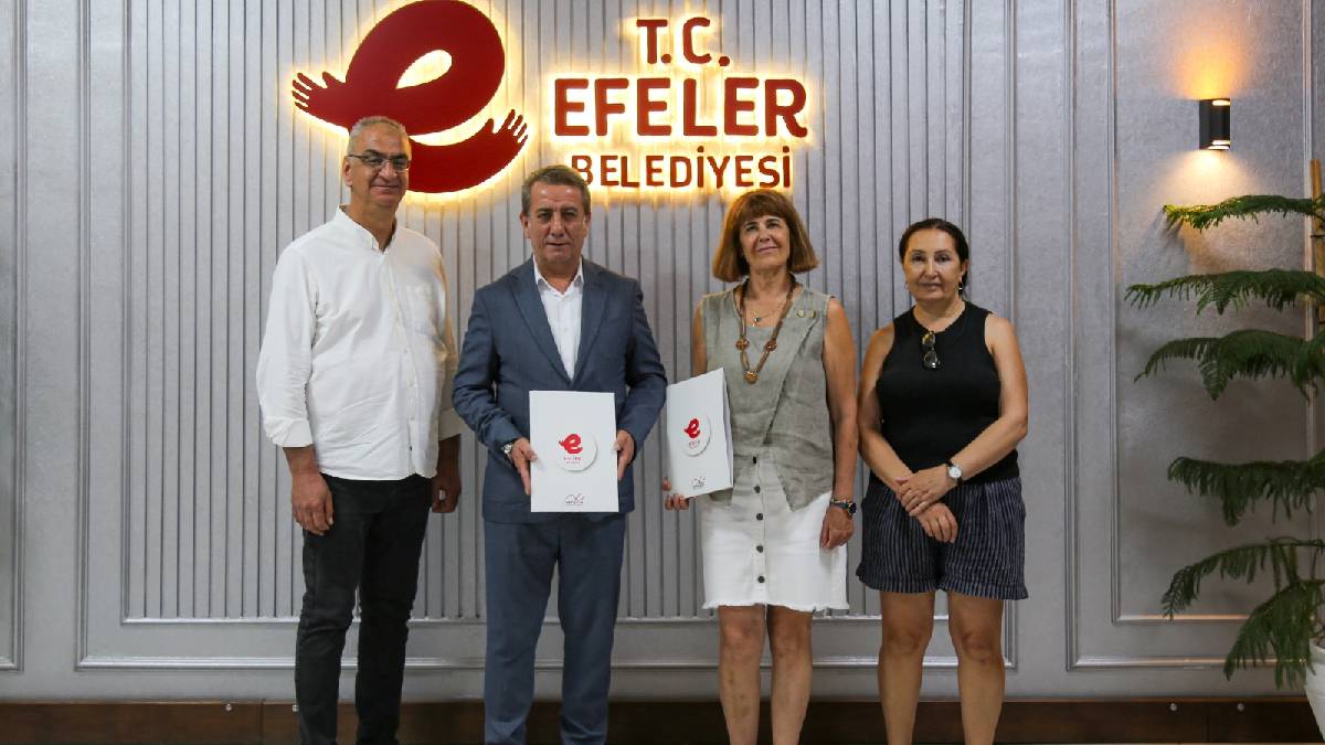 Efeler’de tarihi bina "Atatürk Kültür Evi" olarak protokole bağlandı