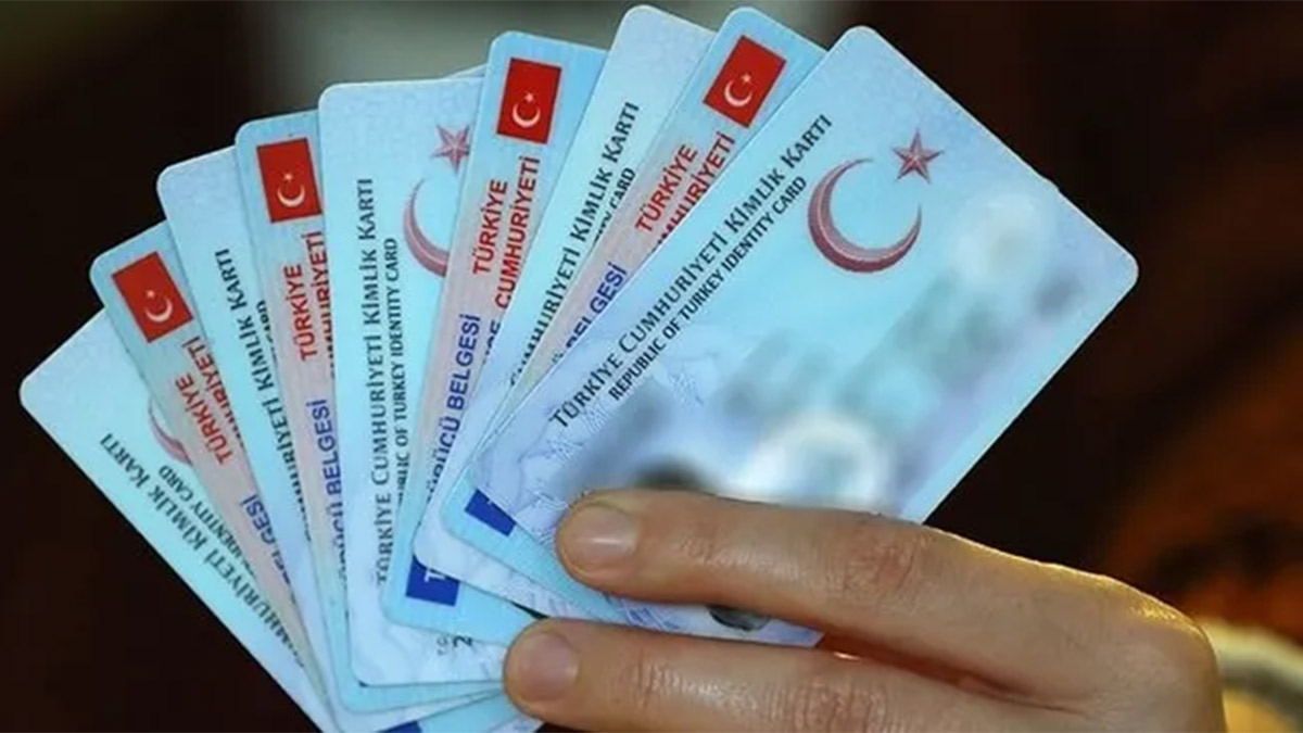 Nüfus müdürlüklerinde sahte belge operasyonu: Aranan kişilere kimlik, ehliyetsizlere sürücü belgesi iddiası