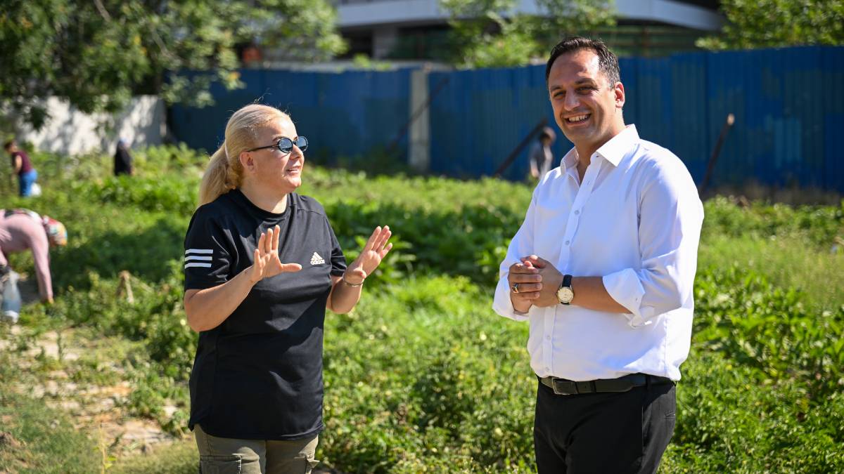 Atıl belediye arazileri üretime kazandırıldı, kadın emeği desteklendi: Bornova Altındağ Kent Bostanı’nda ilk hasat heyecanı