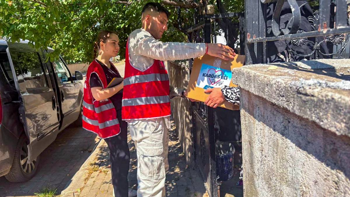 Efeler'de binlerce aileye umut olan proje: Gıda kolileri ihtiyaç sahiplerine ulaştırılıyor