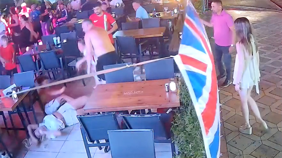 Marmaris'te restoranda dehşet! Eşi ve çocuklarına saldıran turist gözaltına alındı