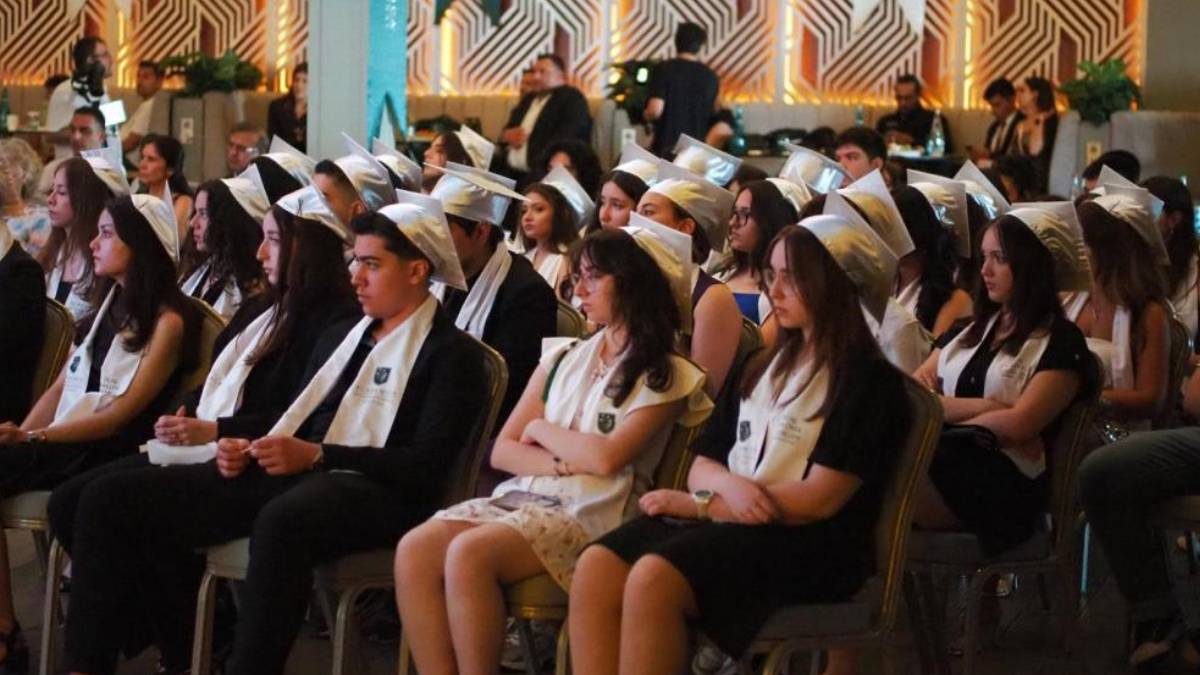 Academica Çift Diploma Programı'nda mezuniyet heyecanı