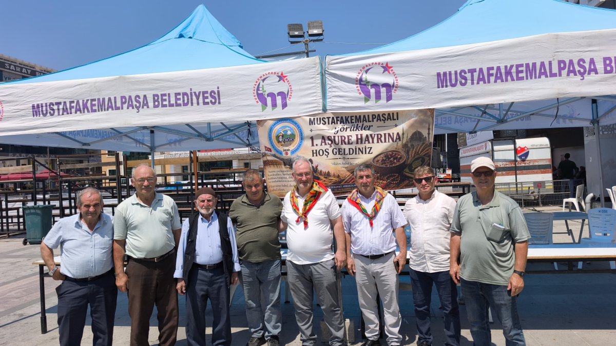 Mustafakemalpaşa’da Karakeçili Yörüklerinden aşure hayrı
