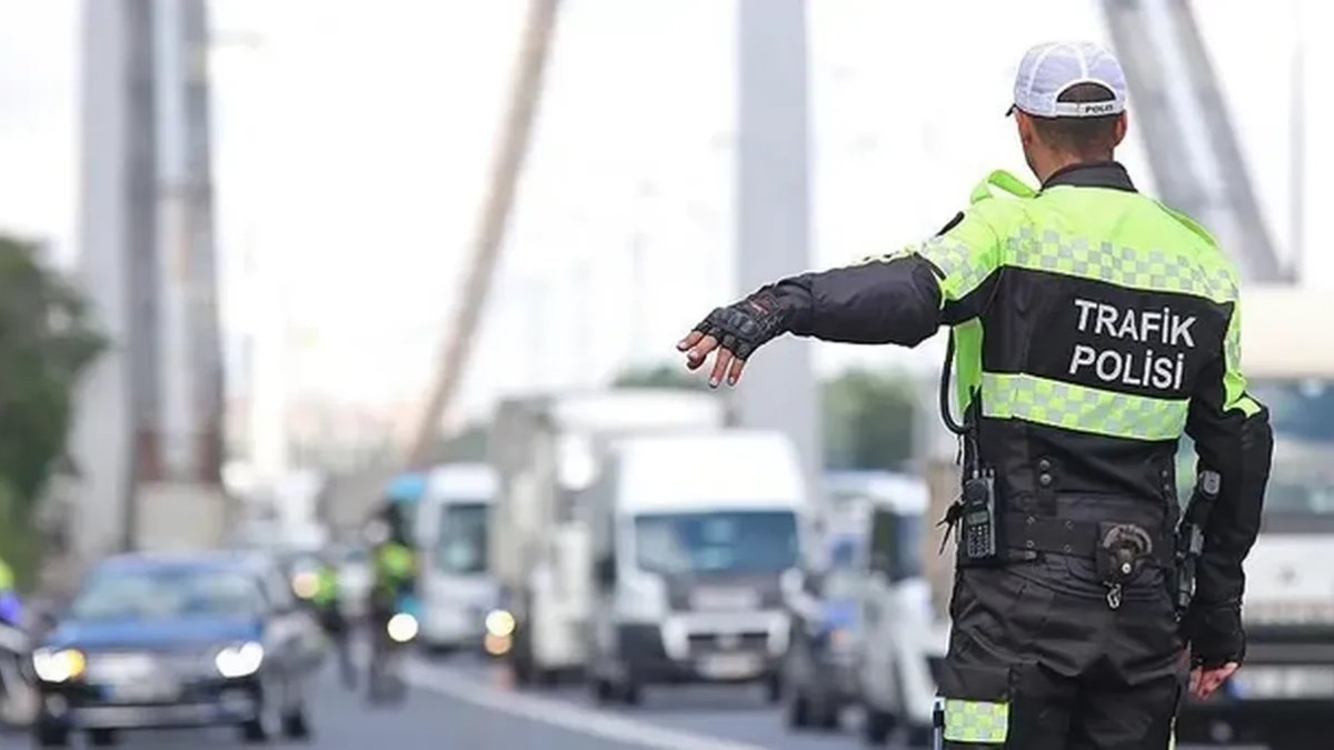 Araçlarda ses sistemi ve multimedya ekranı kullanmak yasak mı, cezası kalktı mı?