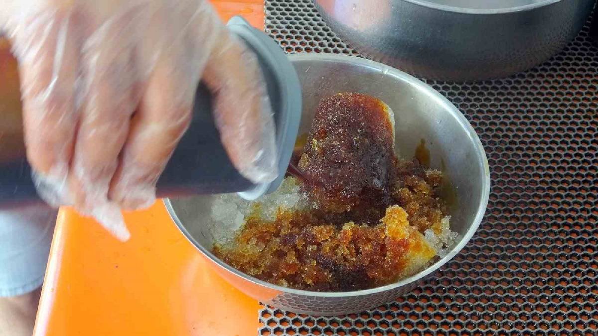 Muğla’da aşırı sıcaklara asırlık serinleme yöntemi! Kar helvası kentin vazgeçilmezi