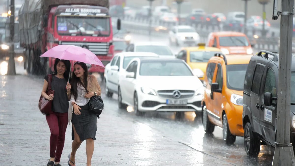 Meteoroloji'den 5 il için "sarı" alarm: İstanbul'da kuvvetli sağanak bekleniyor