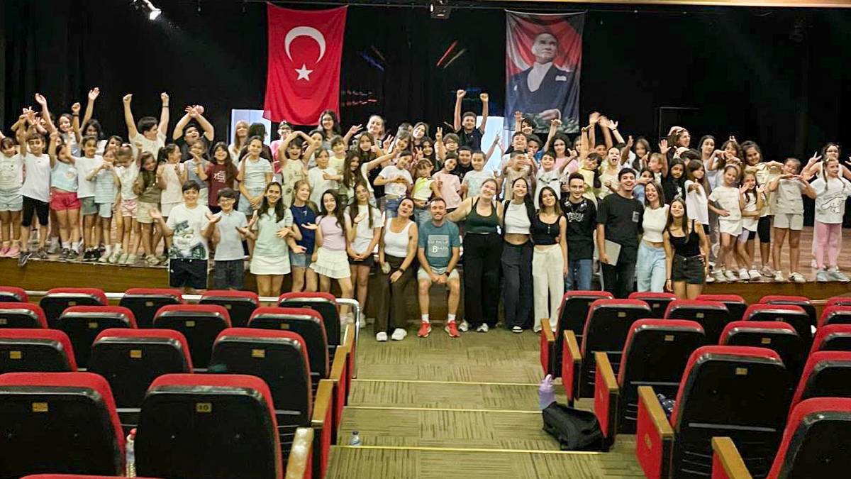 Tiyatronun yeni yetenekleri Karşıyaka’da yetişiyor