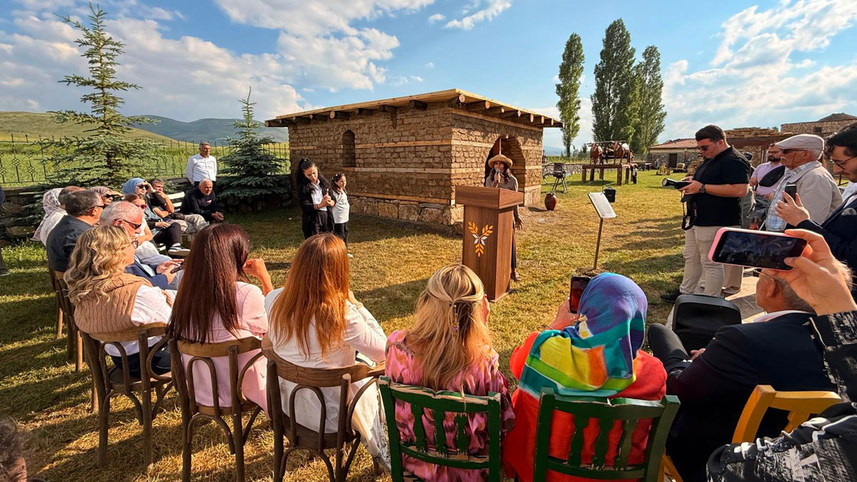 Bayburt’ta kültürel hafıza sanatla buluştu: Yeniden Galıf projesi açıldı