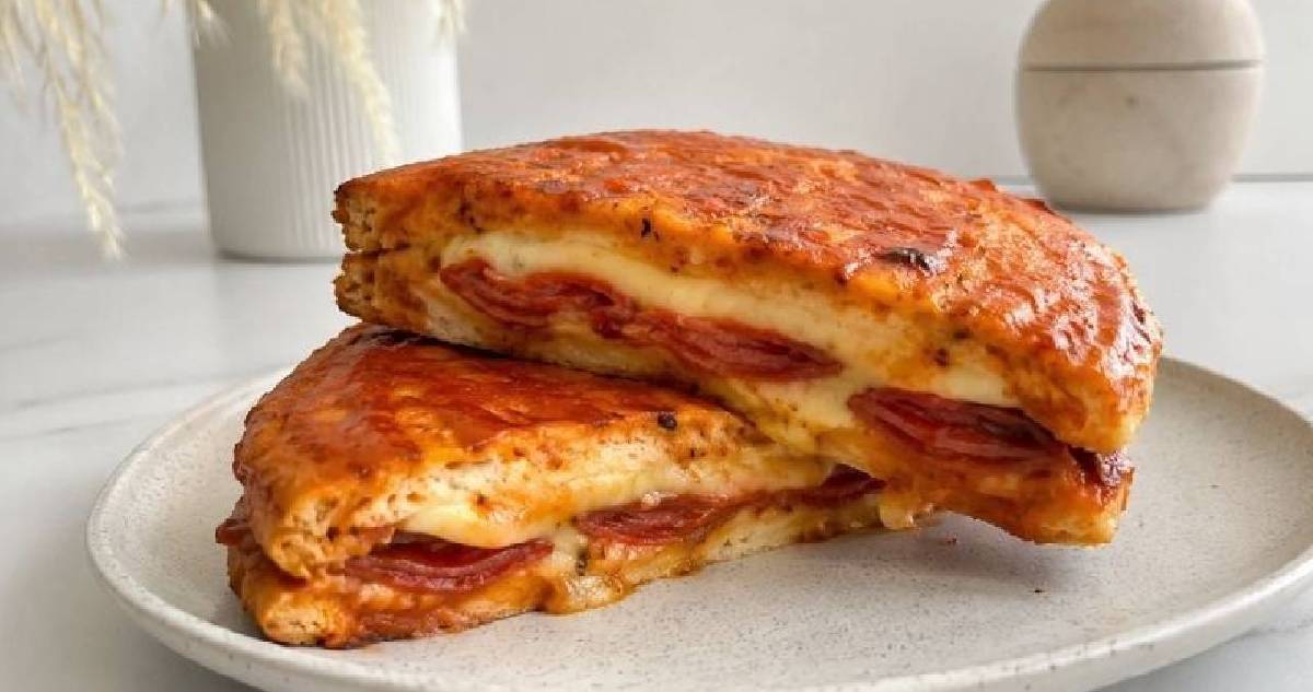 Ev usulü sokak lezzeti: Soslu ve buharda pişen ıslak tost tarifi