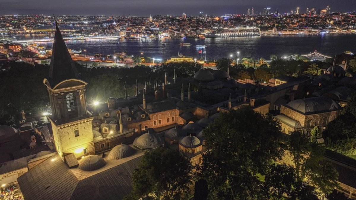102 yıl sonra gelen gelenek sürüyor: Topkapı Sarayı'nda gece ziyaretleri yeniden başladı