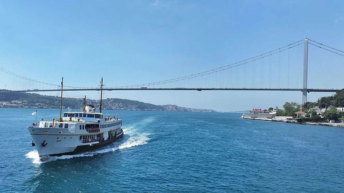 İstanbul'da 7,5 saatlik boğaz deneyimi: Şehir Hatları Mehtap Turları yeniden başladı