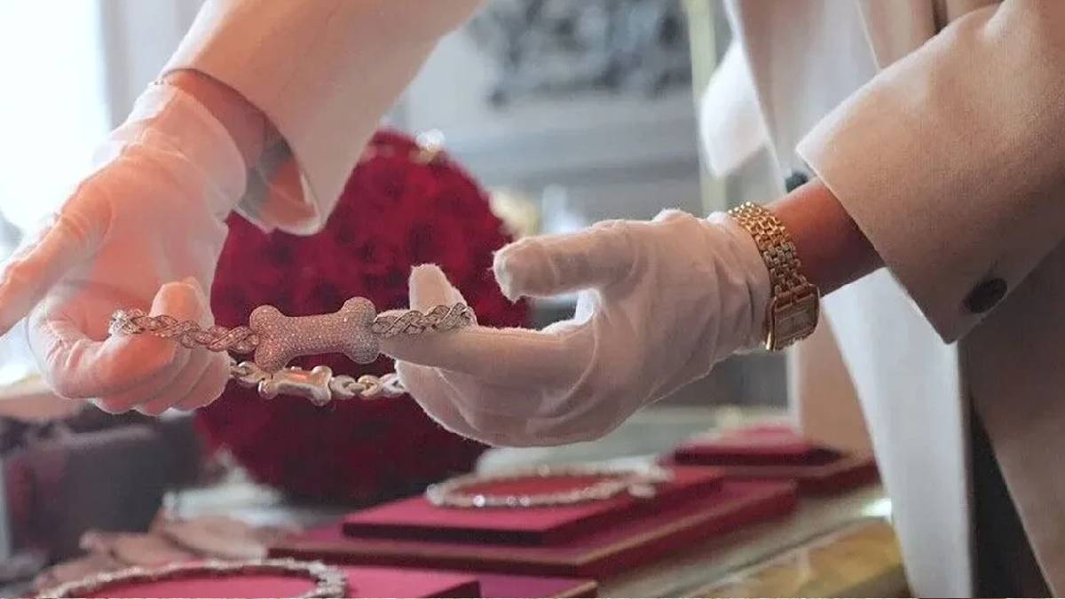 Fransa'da bir müze soygunu daha: Milyonlarca euroluk mücevher çalındı