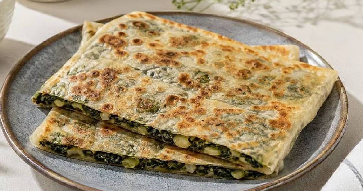 Tek tek açmakla uğraşmayın: Ispanaklı kolay tepsi gözlemesi tarifi