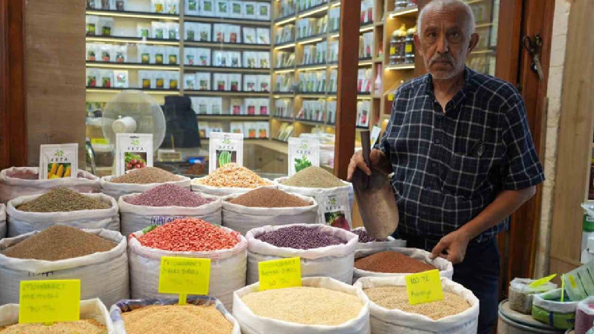 Dede mesleğinde 52 yılı geride bıraktı: 3.000 dönümde tohumdan üretiyor