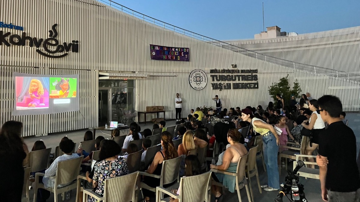 Muğla Büyükşehirden çocuklara karne hediyesi