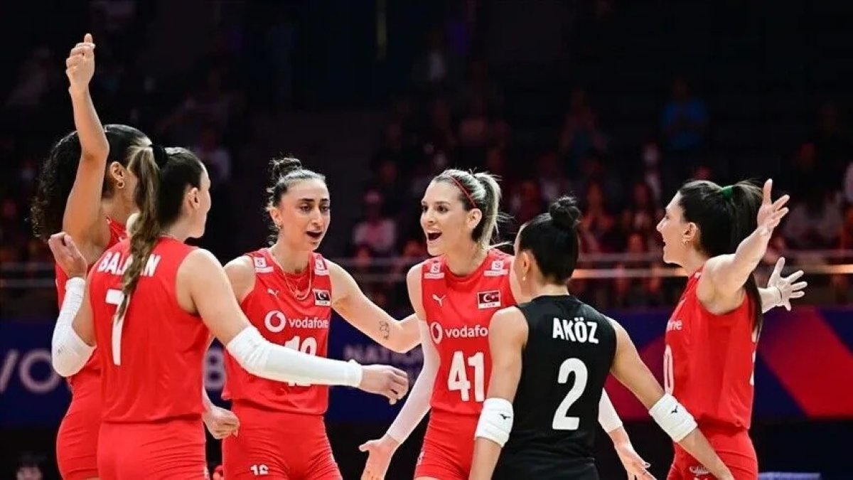 A Milli Kadın Voleybol Takımı Polonya karşısında