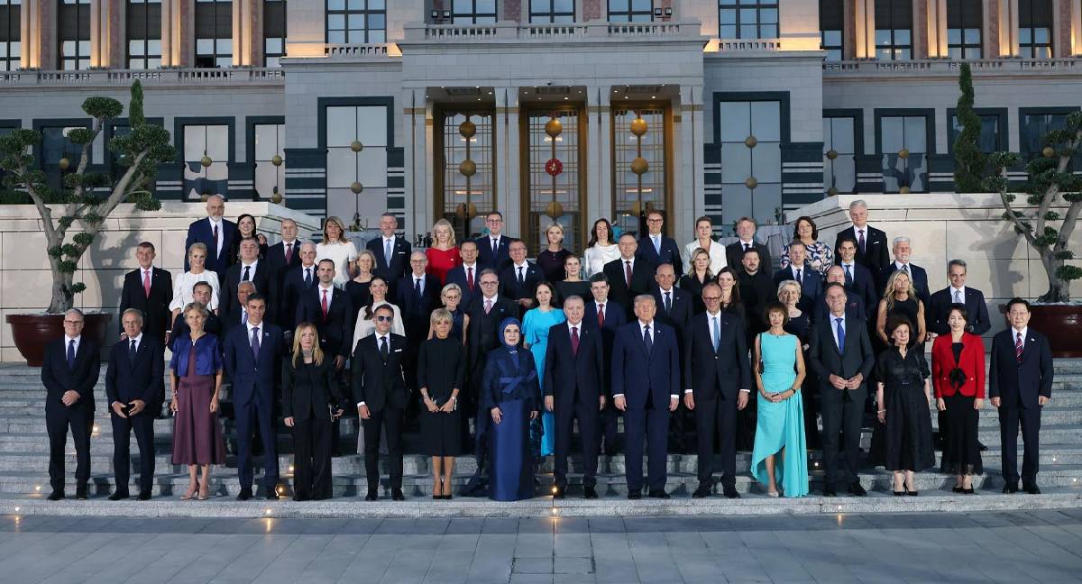 NATO toplantısına katılan liderler onuruna akşam yemeği