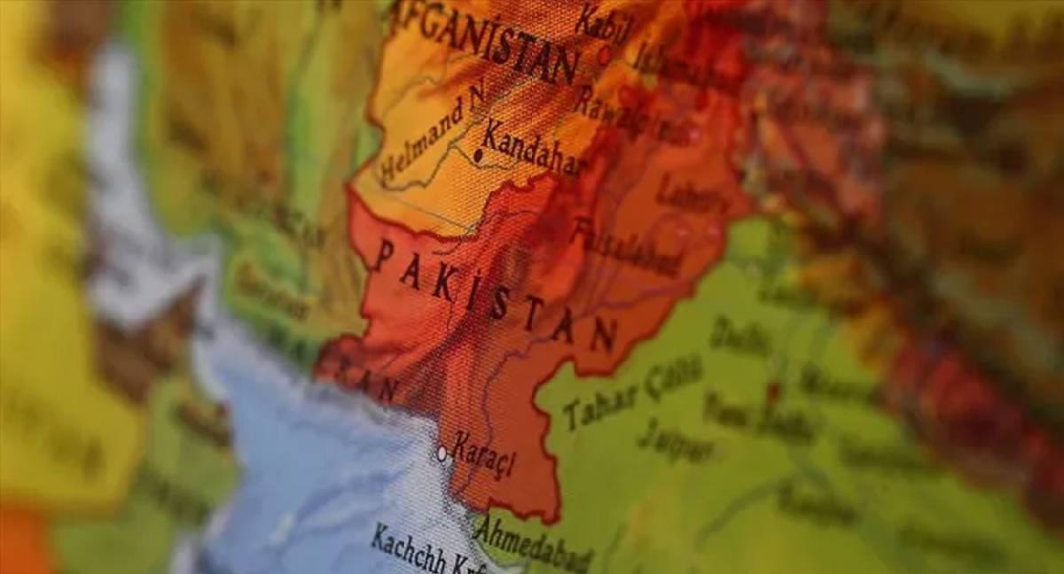Pakistan'da kargo uçağı kayboldu