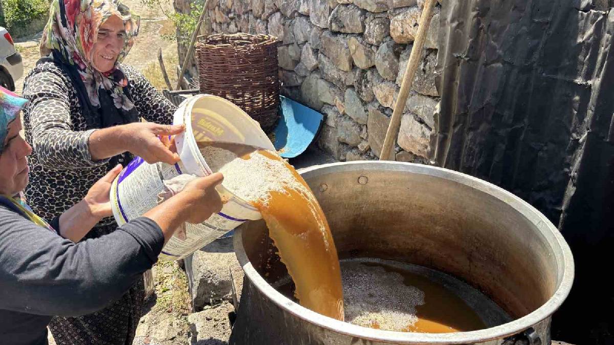 Bingöl’de asırlık mesai başladı! Tamamen el emeğiyle 5 günde üretiliyor
