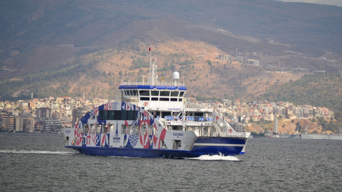 İzmir’de ek arabalı vapur seferleri ulaşımı rahatlattı
