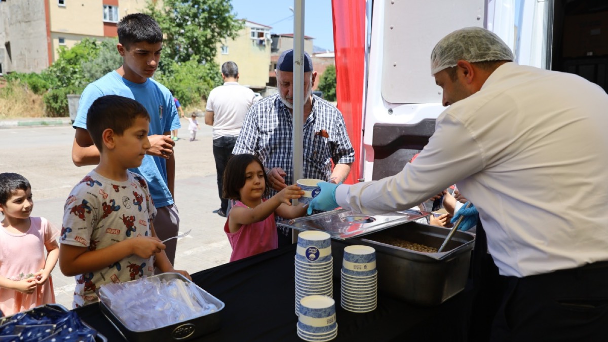 Bursa’da aşure ikramı Şirinevler’de devam etti