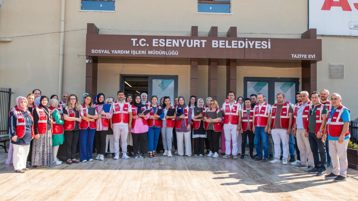 Esenyurt’ta hane ziyaretleriyle sosyal destek çalışmaları sürüyor